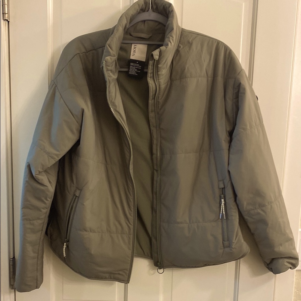 Vuori Canyon Insulated Green jacket Like New